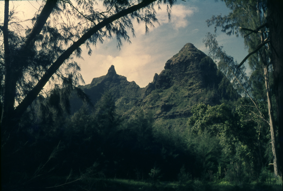 Makana Peak, Bali Hai, Haena, north shore of Kauaʻi island in Hawaii - Taylor camp is on the far left - 1974 Photo Lloyd Godman