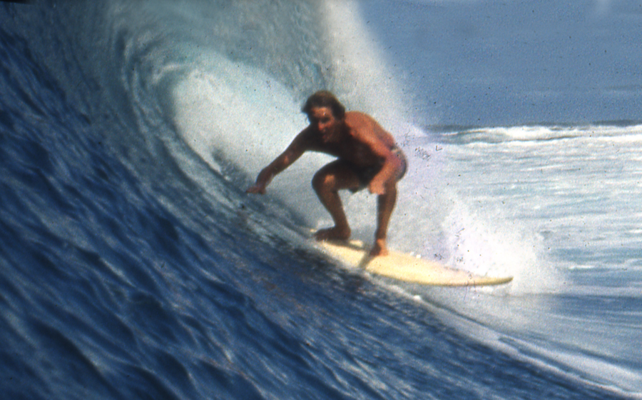Chris Brock surfing Tunnels Haena, north shore of Kauaʻi island in Hawaii - 1974 - Photo Lloyd Godman