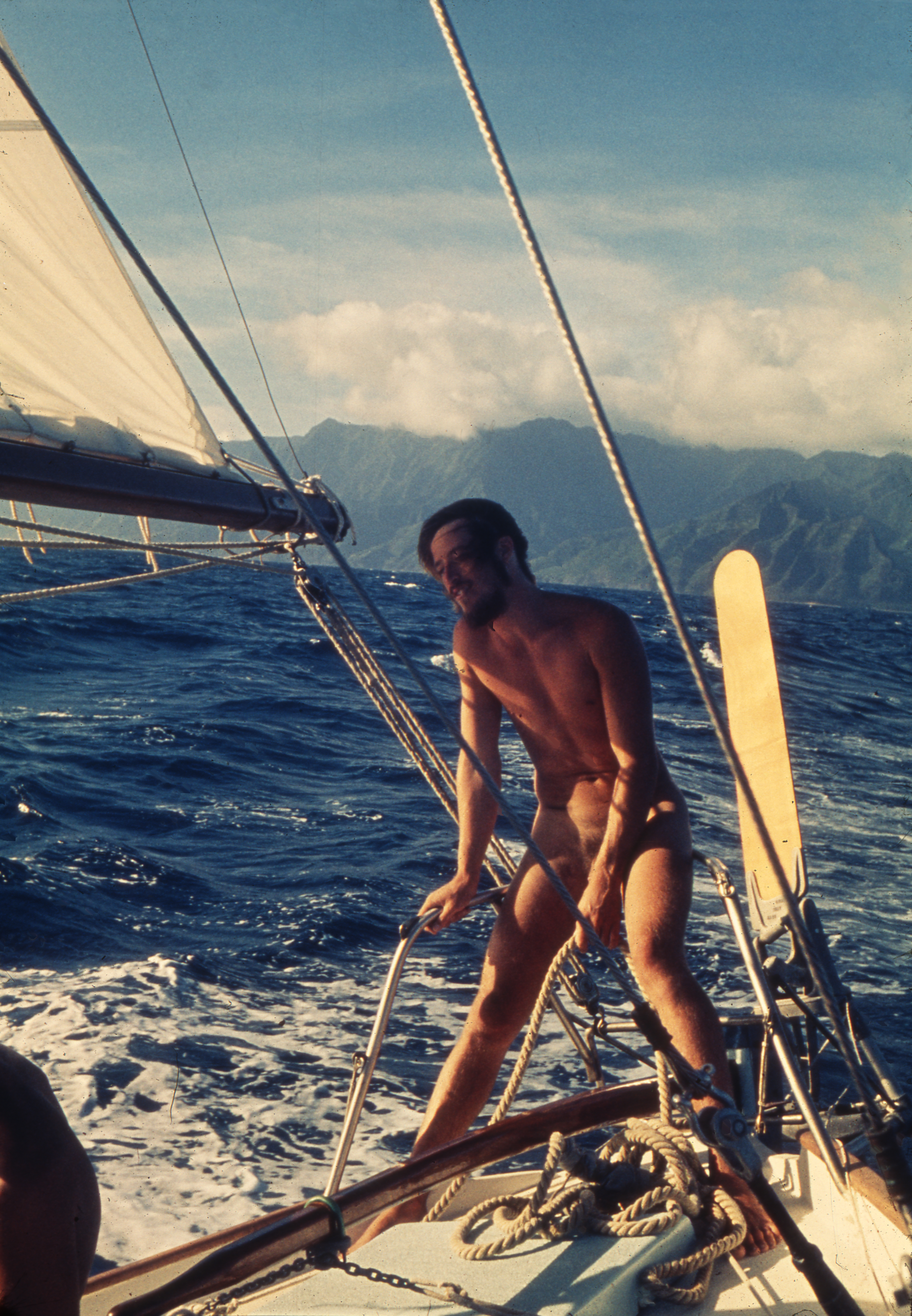 Marty sailing us from Haena to Hanalei Bay, north shore of Kauaʻi island in Hawaii 1974 Photo Lloyd Godman
