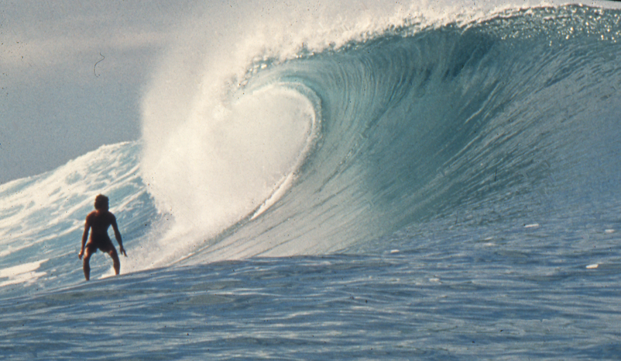 Jimmy Lucus, Surfing BoBo's, north shore of Kauai island in Hawaii 1974 Photo Lloyd Godman