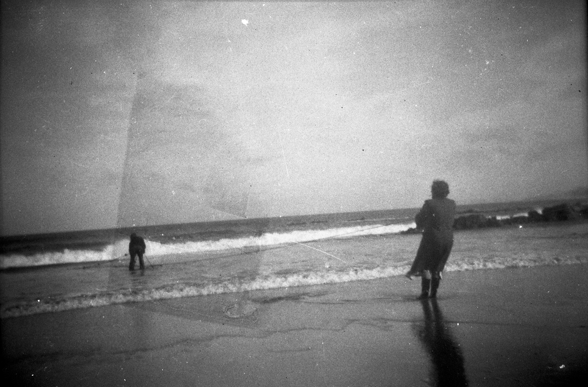Harold and Rachel Kindley net fishing Katiki Beach, Otago
