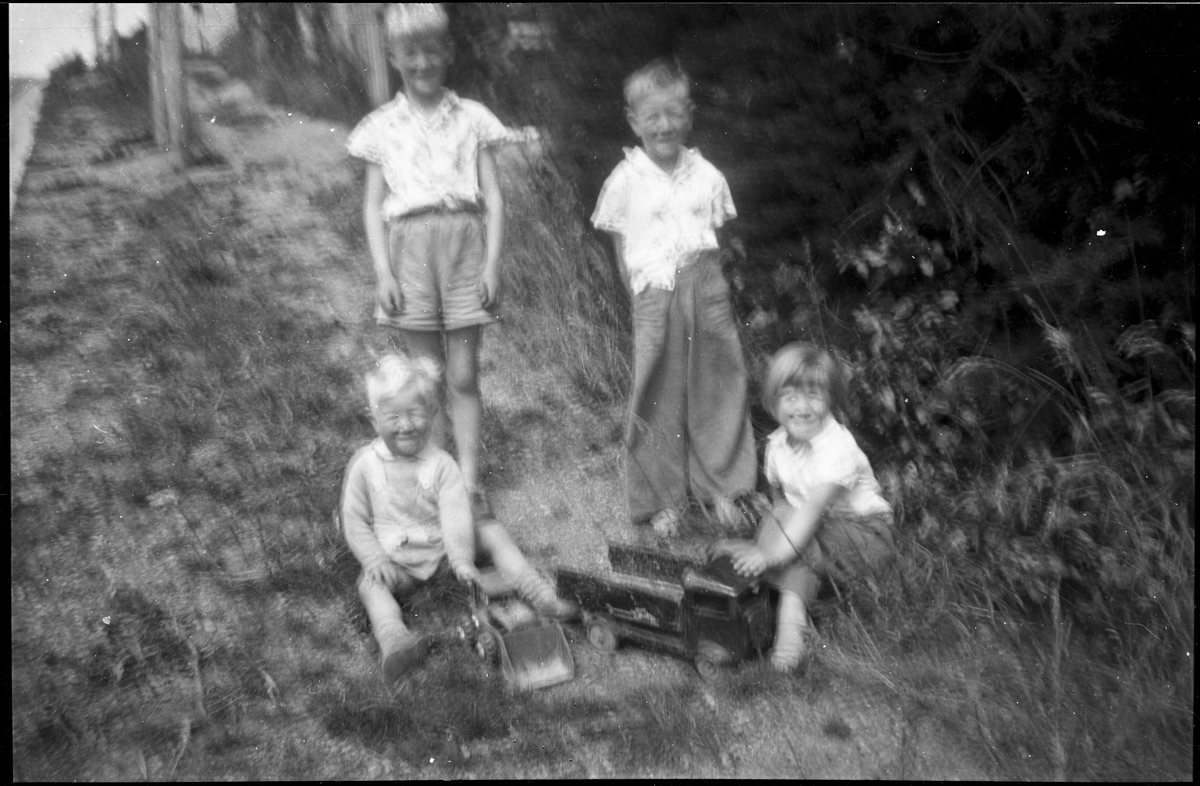 Lloyd Godman, Ross Godman back, Roy Godman - Eagle St Burkes