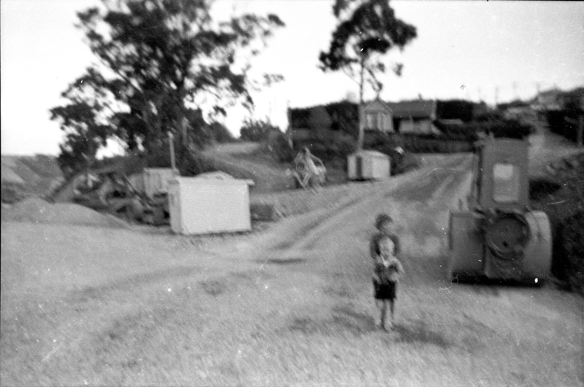 Construction of Dunedin Port Chalmers Rd at Burkes, Harold and Rachel's house is in ther centre of the frame