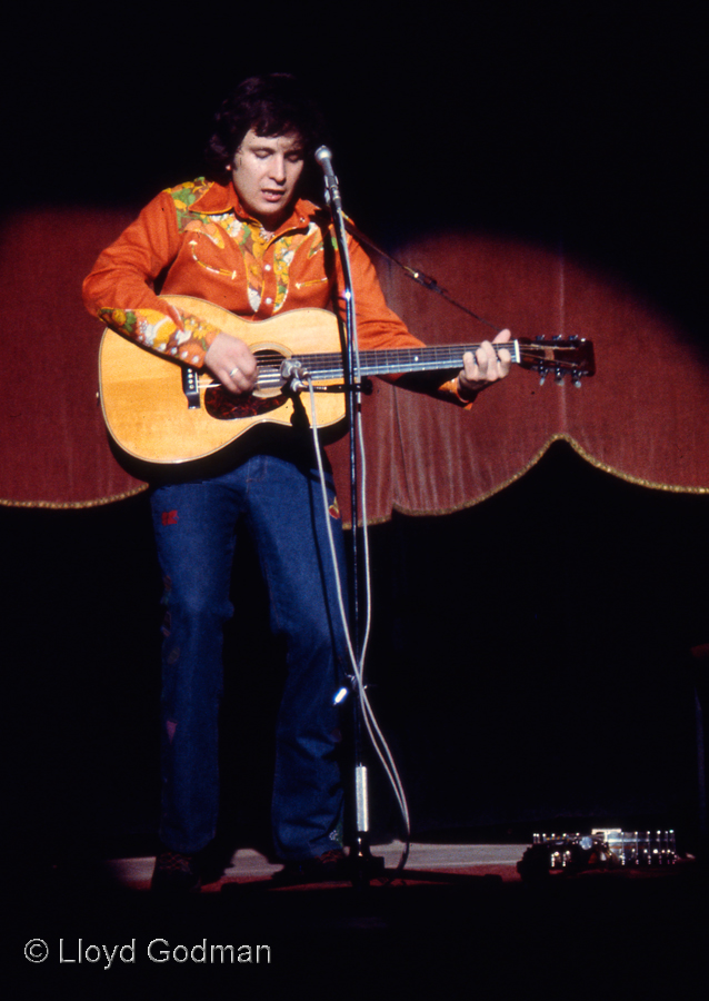 Don Mclean playing Banjo